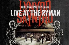 »Lynyrd Skynyrd: Celebrating 50 Years: Live At The Ryman« auf 2 CDs und DVD. Auch auf Vinyl erhältlich.