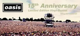 „oasis 15th Anniversary. Limited Edition Vinyl-Boxset. 180g remastered“. Eine große Menschenmenge bei einem Konzert.