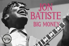 Text: "JON BATISTE BIG MONEY". Schwarz-weißes Bild einer Person, die Gitarre spielt und lächelt. Links unten ein rundes Logo.