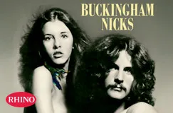 Text: "Buckingham Nicks" oben rechts und "Rhino" in einem roten Oval links unten. Schwarz-weiß Porträt eines Paares.