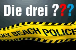 Text "Die drei ???" und "Rocky Beach Police" auf einem gelben Polizeiband vor dunklem Hintergrund.