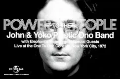 "POWER TO THE PEOPLE" präsentiert John & Yoko/Plastic Ono Band in New York, 1972. Gesicht im Hintergrund.