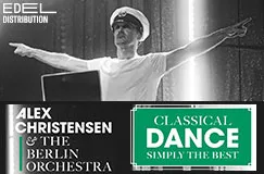 „EDEL DISTRIBUTION” und „ALEX CHRISTENSEN & THE BERLIN ORCHESTRA CLASSICAL DANCE SIMPLY THE BEST”. Person in Kapitänsmütze.