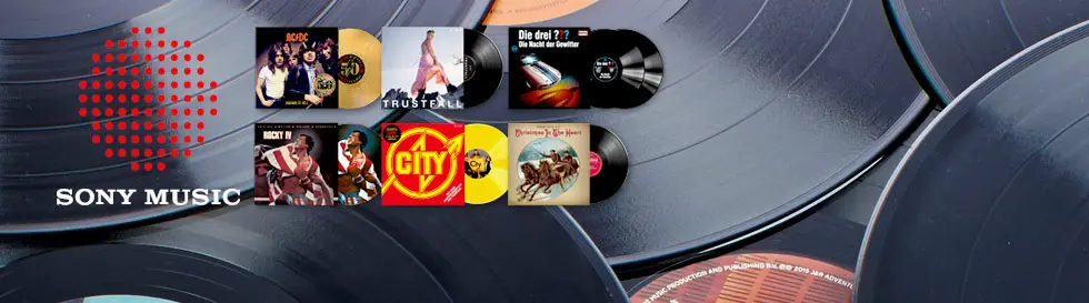 "SONY MUSIC" steht neben acht bewegten Schallplattenhüllen, teils golden. Links rotes Punktemuster als Logo.