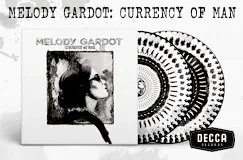 "MELODY GARDOT: CURRENCY OF MAN." Albumcover mit schwarz-weißem Porträt und DECCA Logo rechts unten.