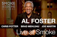 "AL FOSTER. CHRIS POTTER, BRAD MEHLDAU, JOE MARTIN. Live at Smoke." Ein lächelnder Mann in formeller Kleidung.