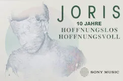 JORIS. 10 Jahre hoffnungslos hoffnungsvoll. Ein Kunstdesign mit einem verblassten Gesicht und Sony Music Logo.