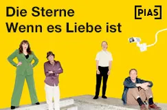 Text: "Die Sterne: Wenn es Liebe ist" und "[PIAS]" Logo. Vier Personen posieren auf grauen Stufen vor gelbem Hintergrund.