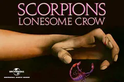 "SCORPIONS LONESOME CROW" in violetter Schrift, darunter eine Hand, die nach einem kleinen Skorpion greift.
