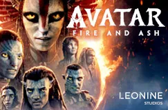 „AVATAR: FIRE AND ASH“ oben, „LEONINE STUDIOS“ unten. Fantasiegestalten vor einem glühenden Hintergrund.
