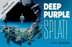 Text: "Jetzt vorbestellen", "DEEP PURPLE SPLAT!", earMUSIC-Logo. Illustration: Person geht in Höhle, Felsen und Pflanzen.