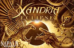 "Xandria Eclipse" steht groß, darunter ein Sonnenfinsternismotiv mit Greifen und Schlangen. Links unten: Napalm Records Logo.