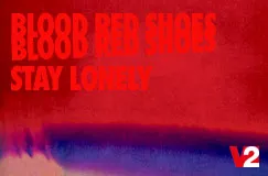 Text: "BLOOD RED SHOES, STAY LONELY". Logo: Rotes "V2". Hintergrund: Rot-blauer Farbverlauf.