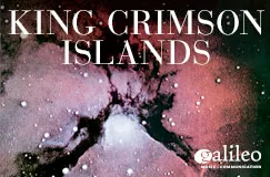 Text: "KING CRIMSON ISLANDS". Unten rechts, ein galileo-logo. Hintergrund: Abstraktes, kosmisches Design mit dunklen und rötlichen Tönen.