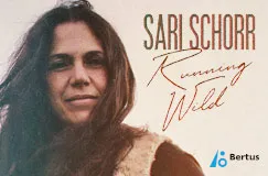 Text: "SARI SCHORR Running Wild". Im Hintergrund eine Frau mit langen Haaren, rechts unten ein einfaches Logo.
