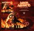 "Amon Amarth, Surtur Rising, Deluxe Edition." Flammenumhüllter Krieger mit Feuerschwert vor brennendem Hintergrund.