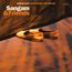 "Sangam & Friends" und "Charles Lloyd, Zakir Hussain, Eric Harland" in heller Schrift; gelbe Schuhe auf dunklem Boden.