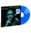 Cover mit den Texten: „john coltrane blue note 1577“, „BLUE TRAIN“. Blaues Vinyl mit Label. Portrait einer Person.