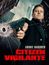 "ARMIE HAMMER CITIZEN VIGILANTE" in weiß und rot. Ein Mann zielt mit einer Pistole; kaputtes Glas im Vordergrund.