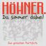 Text: "HÖHNER. Da simmer dabei! Die größten Partyhits."  
Im Hintergrund feiernde Menschen, schwarz-weiß gehalten.