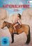 Nationalhymne. Ein Film von Luke Gilford. Frau in Badeanzug mit USA-Muster auf Pferd in Felsenlandschaft. Logo „OUT collection“.