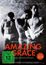 "Amazing Grace" in Rot. Oben Filmpreise. Drei Männer posieren in Unterwäsche. Darunter Schauspielernamen.