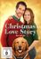 "Christmas Love Story – Nur mit dir." Mann und Frau in festlicher Kleidung umarmen sich, mit einem Golden Retriever.
