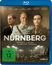 "NÜRNBERG"; Russell Crowe ist Hermann Göring. Gerichtssaal mit Personen. Drei Männer in Uniformen im Vordergrund.
