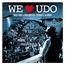 „WE ❤️ UDO - Das Udo Lindenberg Tribute Album.“ Bild eines Mannes mit Hut vor Stadtpanorama. CD daneben.