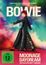 "Verblüffend." BOWIE. MOONAGE DAYDREAM. Ein Film von Brett Morgen. Person in gestreiftem Outfit vor buntem Hintergrund.