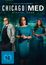 "CHICAGO MED Staffel Neun". Drei Personen in medizinischer Kleidung stehen vor einer Stadt bei Nacht. FSK 16 Hinweis.