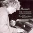 Texte: "Mozart, The Complete Piano Sonatas, Ronald Brautigam, fortepiano." Bild eines Mannes am Klavier spielend.