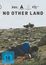 „No Other Land“, Preise: Panorama Audience Award 2024, Bester Dokumentarfilm 2024. Ein Mann liegt auf einer steinigen Wiese, im Hintergrund ein Bagger. FSK 16.