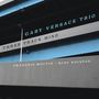 Der Text sagt: "GARY VERSACE TRIO, THREE TRACK MIND, FRANÇOIS MOUTIN | RUDY ROYSTON" auf Brückenstruktur., CD