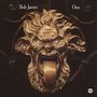 "Bob James" und "One" in Weiß. Ein kunstvoll gestalteter, brüllender Löwenkopf aus Metall, detailliert und massiv., LP