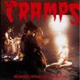 Oben „The Cramps“ in roter Schrift, unten „Rockinnreelininaucklandnewzealandxxx“. Aufführung einer Band auf der Bühne., LP