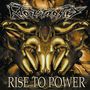 "RISE TO POWER" und ein stilisiertes Logo darüber. Mehrere goldene Ziegenköpfe im Hintergrund, symmetrisch angeordnet.