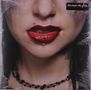 Aufschrift: „Escape the Fate“. Nahaufnahme eines Gesichts mit roten Lippen, Piercings und dunkler Halskette., LP