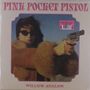 „PINK POCKET PISTOL“ oben, „WILLOW AVALON“ unten. Frau mit Sonnenbrille zielt mit Pistole, trägt Felljacke. Retro-Stil., LP