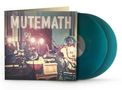 Text "MUTEMATH" in Großbuchstaben. Albumcover mit Band auf einer Bühne, umgeben von Instrumenten. Zwei blaue Vinylplatten., 2 LPs