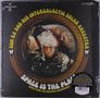 „SUN RA AND HIS INTERGALACTIC SOLAR ARKESTRA“ oben, „SPACE IS THE PLACE“ unten. Person in einem runden Rahmen.