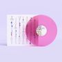Auf einem violetten Hintergrund liegt eine durchsichtige rosa Schallplatte über einem kunstvoll gemusterten Albumcover., LP