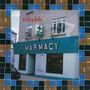 Texte: "sebadoh", "HARMACY", "O'Dwyer's". Eine Apotheke in einem hellgrauen Gebäude mit einem grünen Kreuz als Logo., 2 CDs