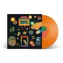 Orangefarbene Schallplatte, Text: "STER...". Bunte, psychedelische Galaxienillustration mit Figuren und Objekten auf Schwarz., LP