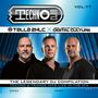 "TECHNO CLUB VOL.77", "TALLA 2XLC X DIGITAL CULTURE", "THE LEGENDARY DJ COMPILATION". Drei DJ-Porträts vor blauem Hintergrund.