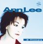 Text: "Ann Lee", "2 Times", "Limited Coloured Vinyl". Nahaufnahme einer Frau mit kurzen, dunklen Haaren und hellem Hintergrund.