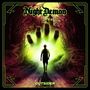 "Night Demon" oben, "Outsider" unten; riesige Hand in grüner Aura, Person geht auf ein düsteres Haus im Wald zu., CD
