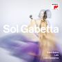 "Sol Gabetta", "Saint-Saëns", "Lalo", "Cello Concertos". Logo von Sony Classical oben rechts. Frau mit Cellobogen in fließendem Kleid., CD