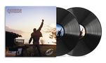 Text: QUEEN, MADE IN HEAVEN. Darunter eine Statue mit erhobenem Arm, Seeblick, zwei Schallplatten., 2 LPs