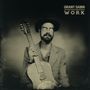 "GRANT SABIN" und "WORK" oben. Ein Mann mit Gitarre und Hut, Münzen auf den Augen in sepiafarbenem Stil., LP